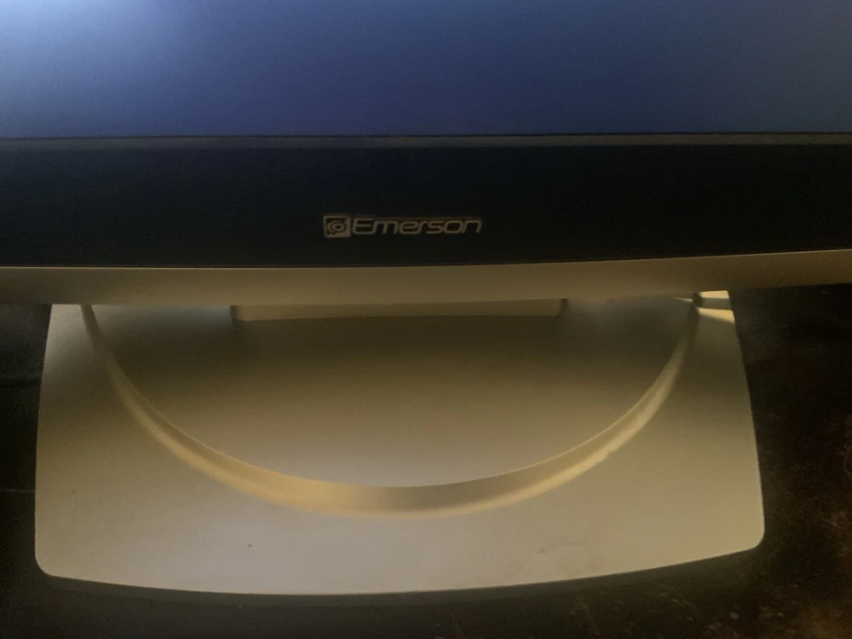 Emerson Tv 28’ Tv - Image 3 of 4