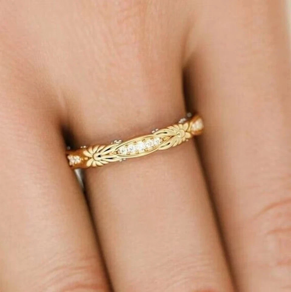 Anillo banda de eternidad completa de diamantes creados en laboratorio redondo de 0,7 quilates chapado en oro de dos tonos de 14 K Foto 4 de 4