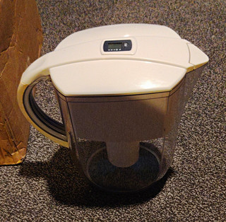 BRITA Maxtra Filter Jug 2.4L Carbon 2 Stage Lid Indicator White/Grey
