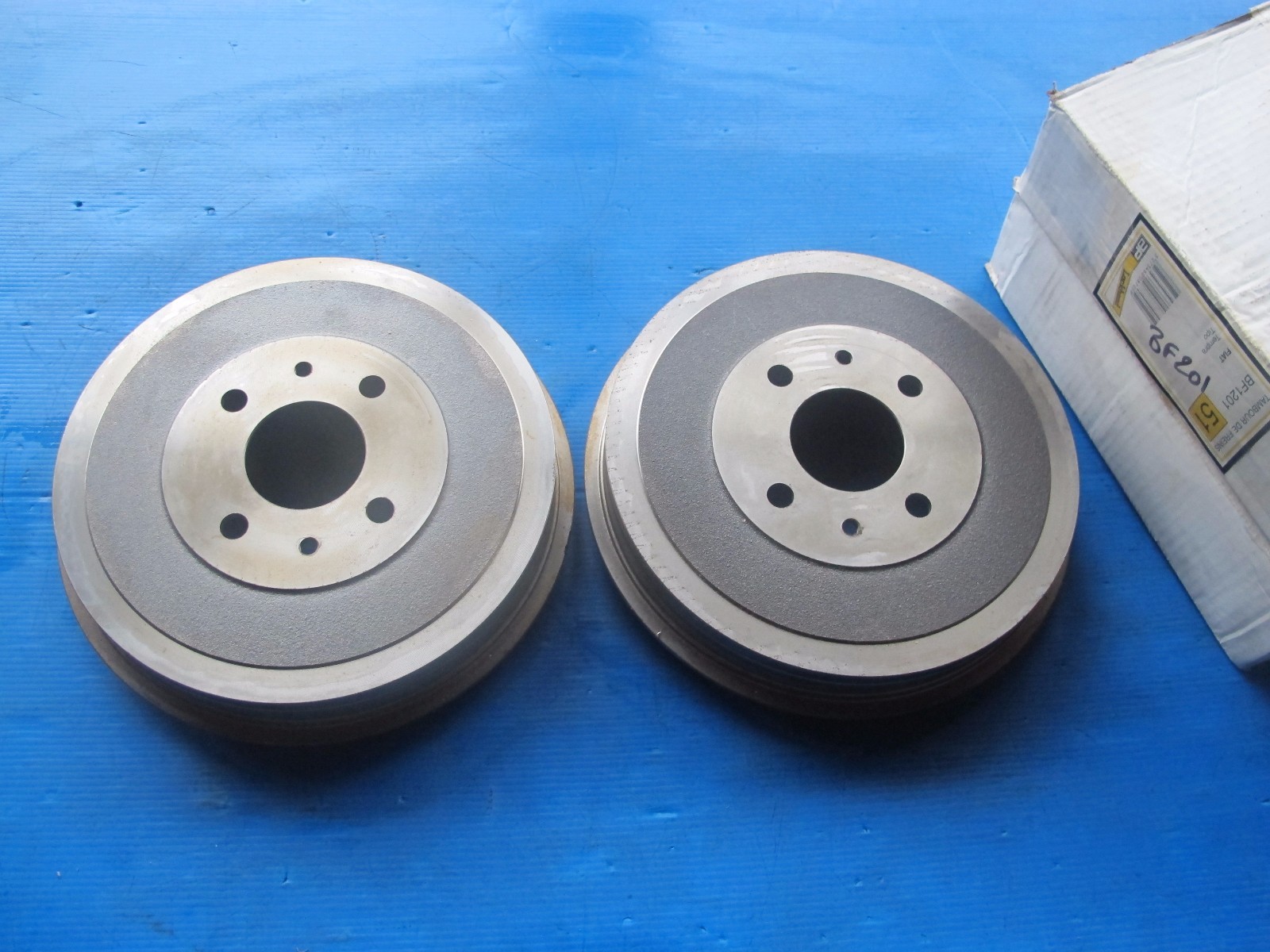 Tambours de freins Delphi arrière pour résoudre les vibrations Alfa 145