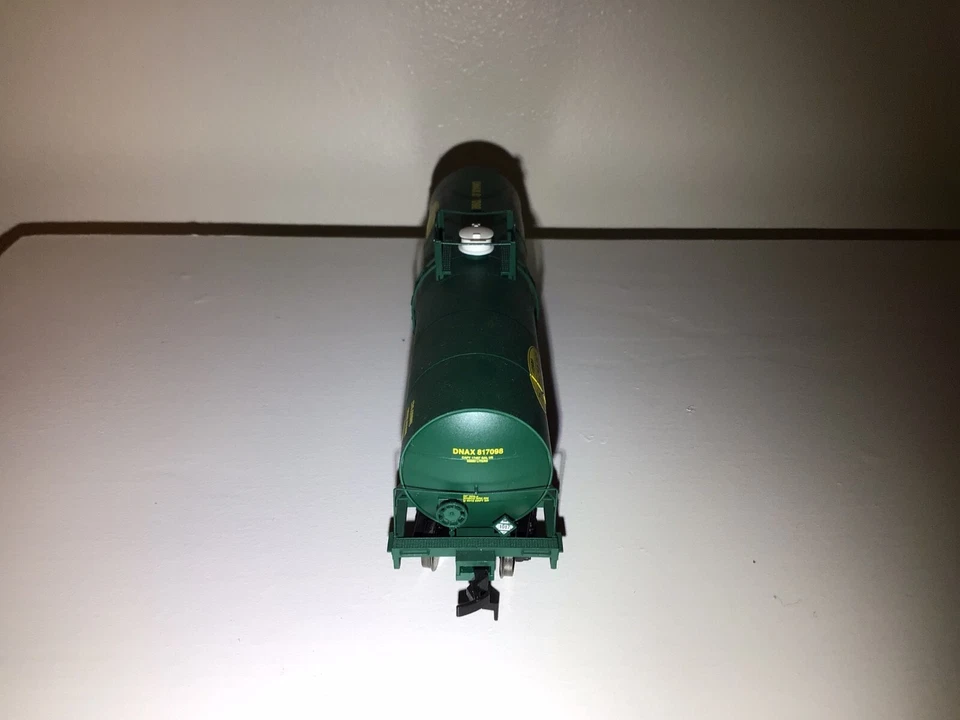 Atlas HO Scale Master Line DANA Railcare Chlorine Tank Car DNAX 817098 - Image 3 of 4