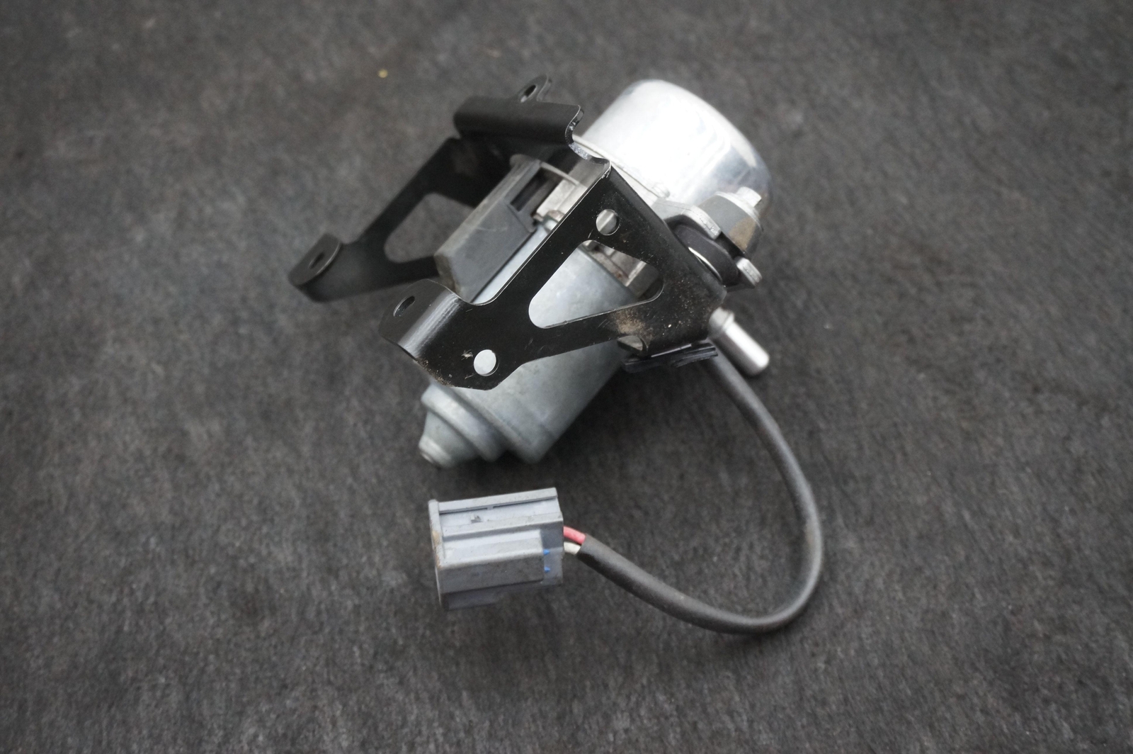 Power Brake Booster Vacuum Pump Hella OEM 00942808 McLaren 650s 2015