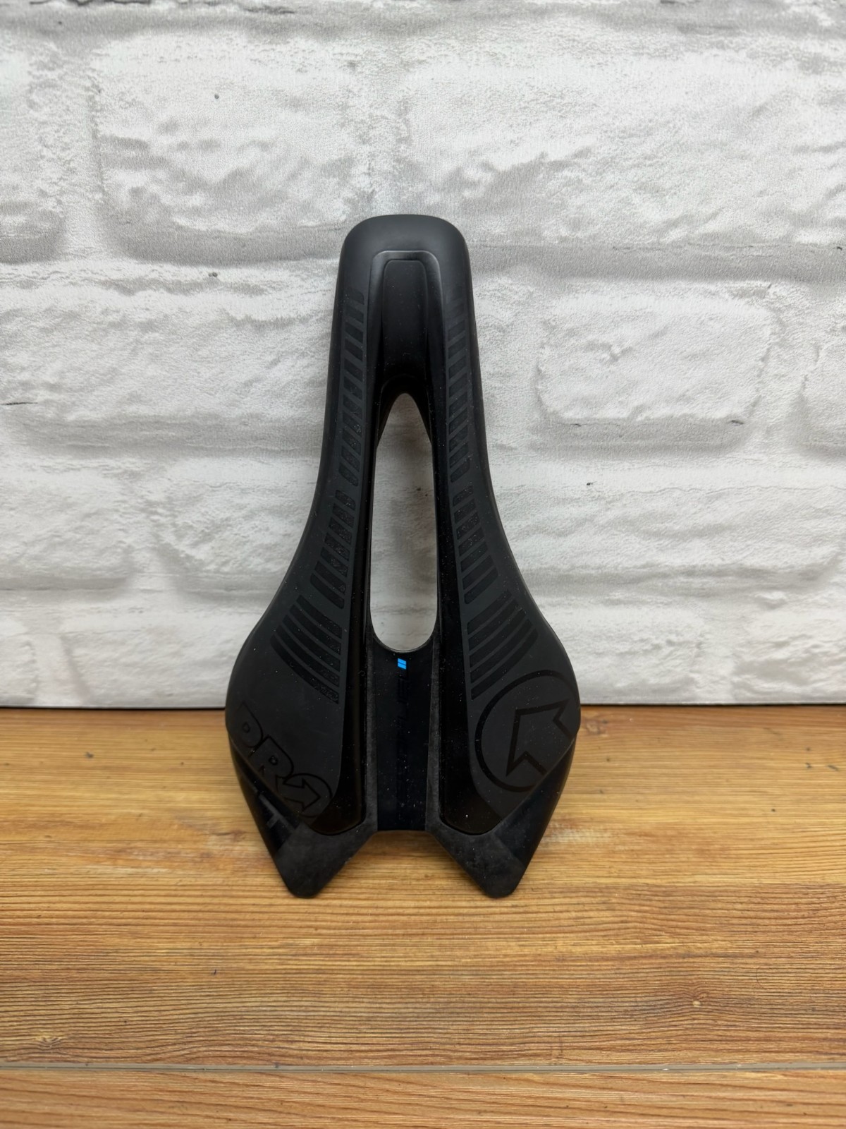 Shimano Pro Aerofuel Stealth SS Rail Road Bike Saddle 142mm 