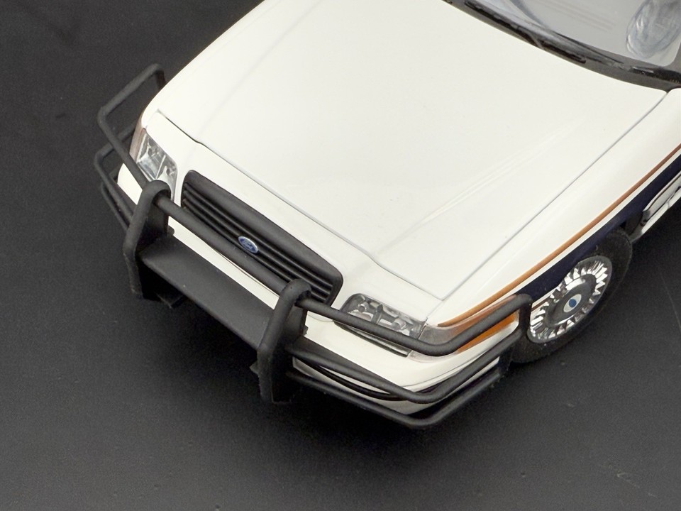 1/24 Ford Crown Victoria Wraparound Push Bar Police LED Diecast Diorama Custom e