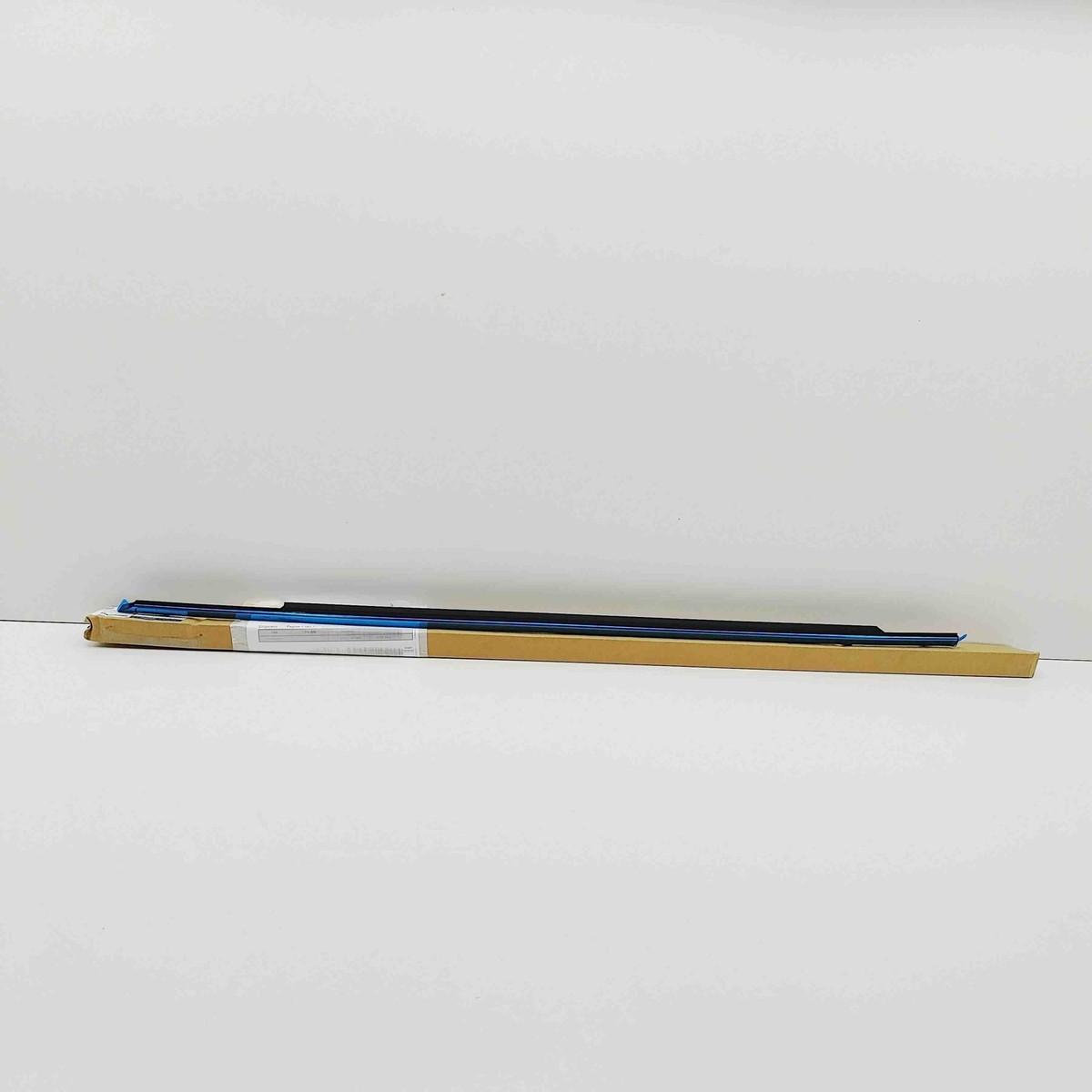 やまだ　ページ MAZDA CX-30 DM Front Left Outer Door Window Strip DFR550650A NEW