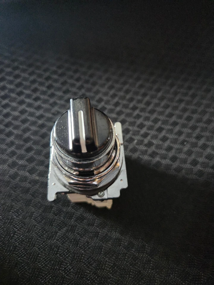 Interruptor Seletor EATON - 10250T21KB - NOVO NA CAIXA!!! Interruptor de 3 posições - Imagem 2 de 4