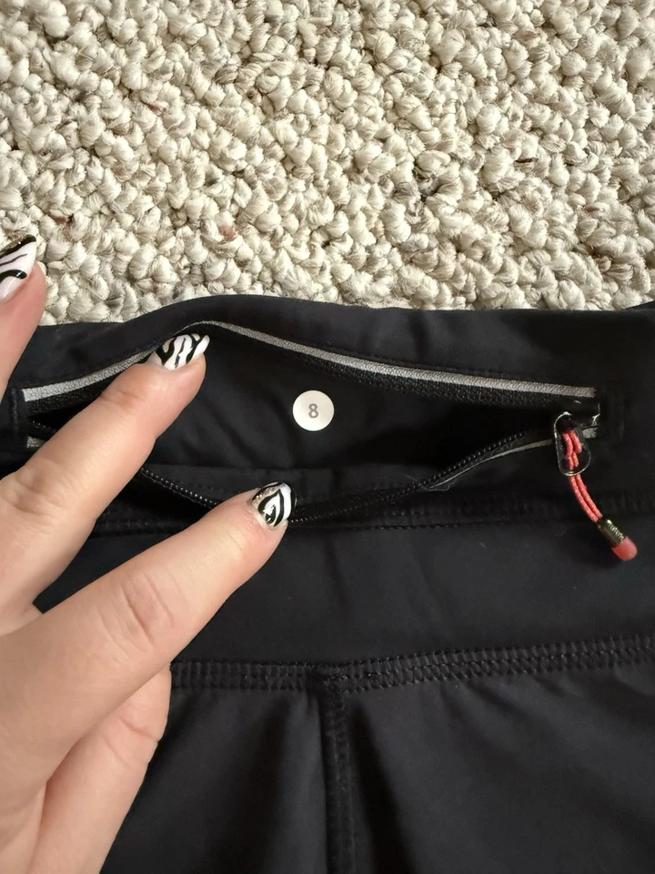 Pantalones cortos Lululemon Speed Up 3” entrepierna talla 8 en negro Foto 3 de 4