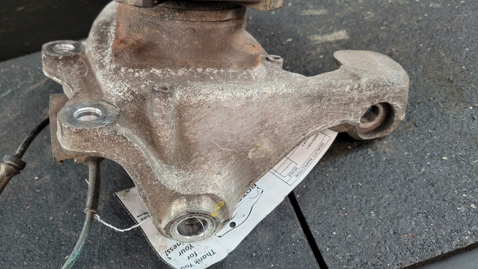 2005 MASERATI QUATTROPORTE M139 DRIVER FRONT SPINDLE STEERING KNUCKLE, 53K MILES