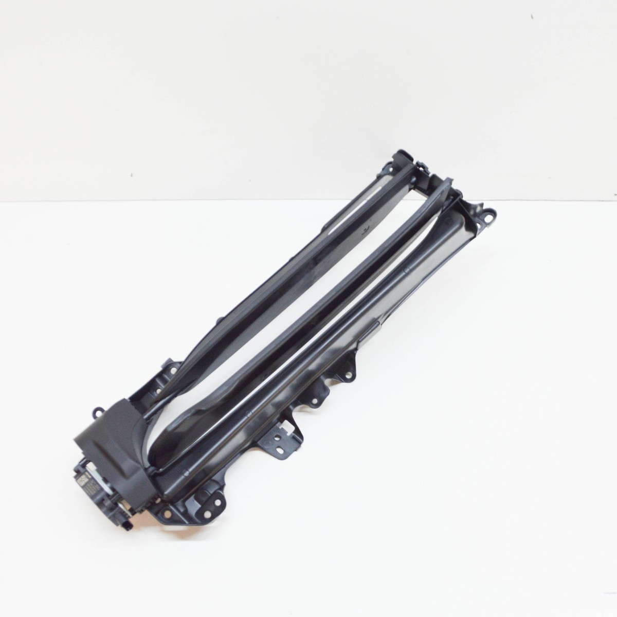 New Porsche Taycan Left Radiator Air Defleftor 9J1121753DOK1 NO