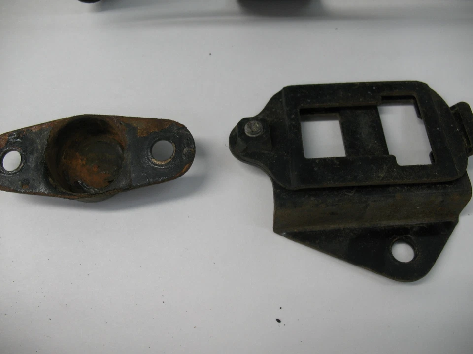 1975 KAWASAKI KZ400 D BATTERY BOX - Image 2 of 4