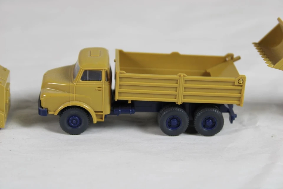 B10/ Wiking 3 Veicoli Edili Vintage - Mercedes Kipper Rullo Pala Gommata /312 - Immagine 4 di 4