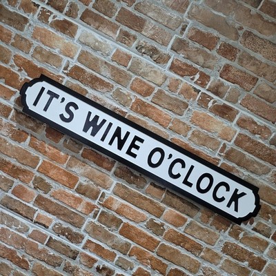 It's Wine O'Clock Neuheit Holzimitat Gusseisen Effekt lustig betrunken Humor Witz