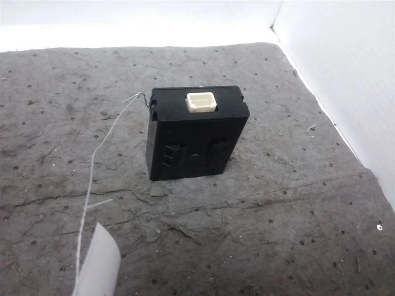 Módulo controlador de altavoz de aproximación de vehículo 2015 Lexus RX450H 86572-48020 Foto 3 de 4