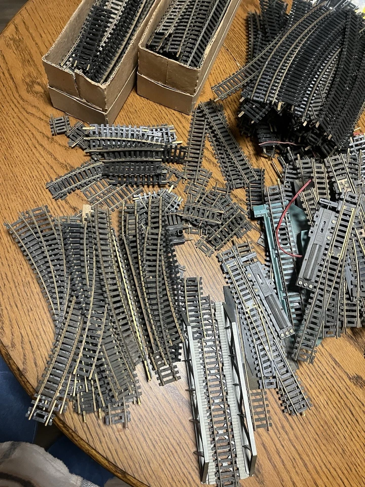 200+ PCS Tyco Ho Atlas Track Life Like W/ Extras Straight Curved All Sizes Lot - Image 4 of 4