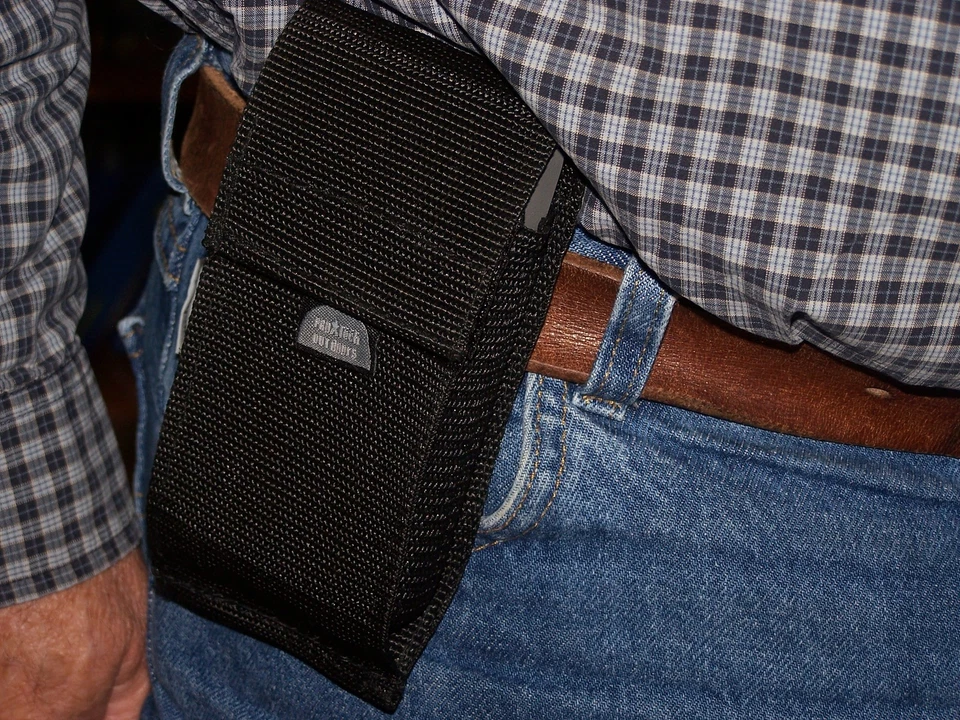 IPHONE 4 & 4S Lifeproof  case cell Phone holster  has belt loop. - Image 2 of 4