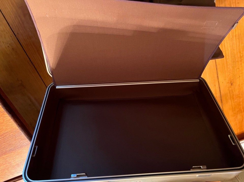 Halliburton Suitcase Camel Logo 21" x 8" x 12.75" eBay