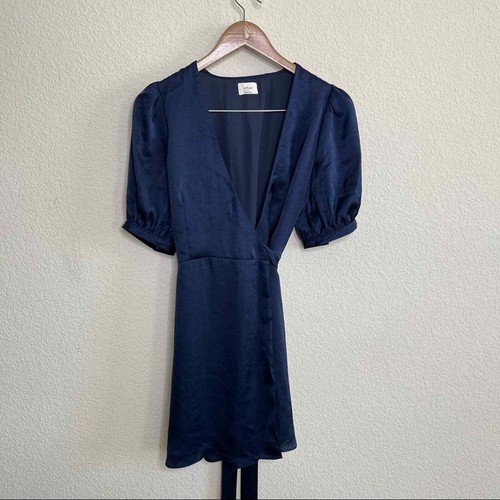 Aritzia Wilfred Navy Blue Satin Puff 