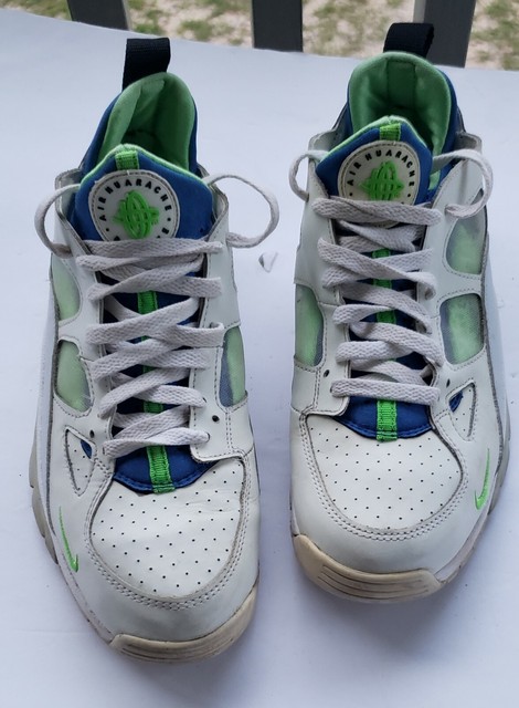 nike air trainer huarache 2019