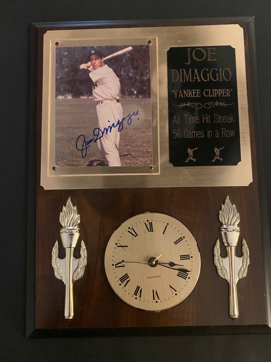 JOE DIMAGGIO AUTOGRAPHED WALL PLAQUE CLOCK BEAUTIFUL BOLD AOL-10
