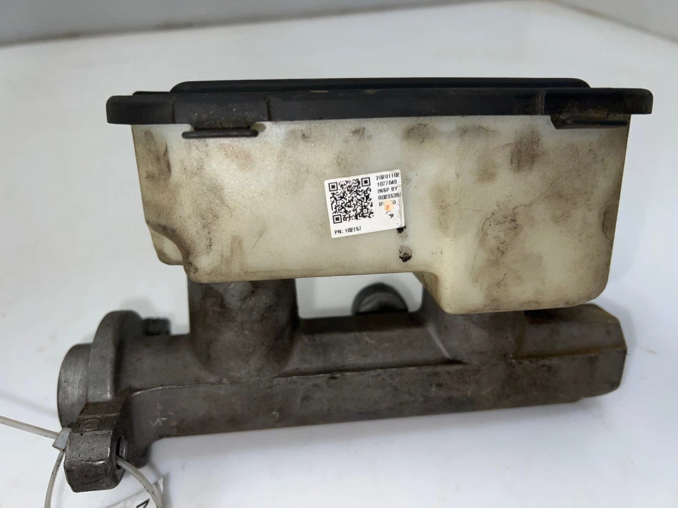 96 - 02 Chevy Express 2500 3500 Brake Master Cylinder - Fits Hydroboost ONLY OEM - Image 3 of 4