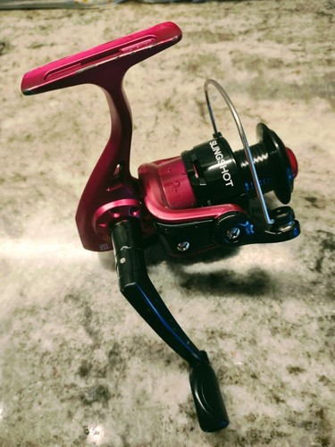 Carrete de pesca giratorio púrpura Zebco Slingshot Open Face Series 20 Pond Creek 🐟🐟 - Imagen 7 de 10