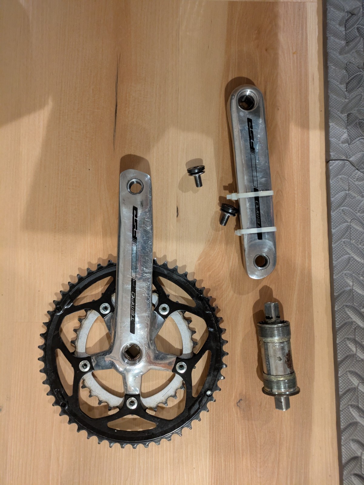 FSA Tempo Crankset compact 50/34 175mm 8 speed and bottom bracket