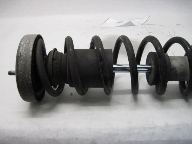 STRUT BMW 550i 535i 528i 545i 2004 04 2005 05 2006 06 2007 07 2008 08 Rea 831585 Foto 2 de 4