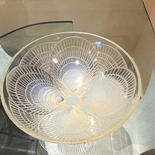R Lalique coquille pattern bowl, large size signed to base circa 1928