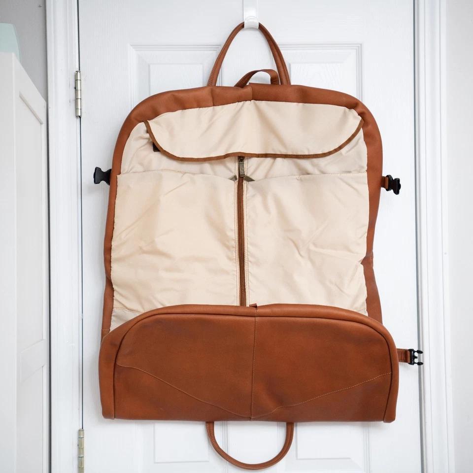 Claire Chase ¡NUEVO! Bolso triple pliegue para prendas de cuero de vaca colombiano - ¡Original $400! Foto 4 de 4