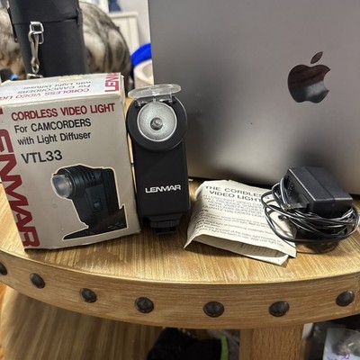 Lenmar Camcorder Cordless Video Light VTL33 with light diffuser