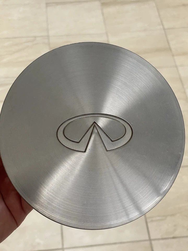 93 94 95 96 97 INFINITI J30 OEM TAPACUBOS CENTRAL 4031510Y10 73708 73709 LENGÜETA ROTA Foto 2 de 4