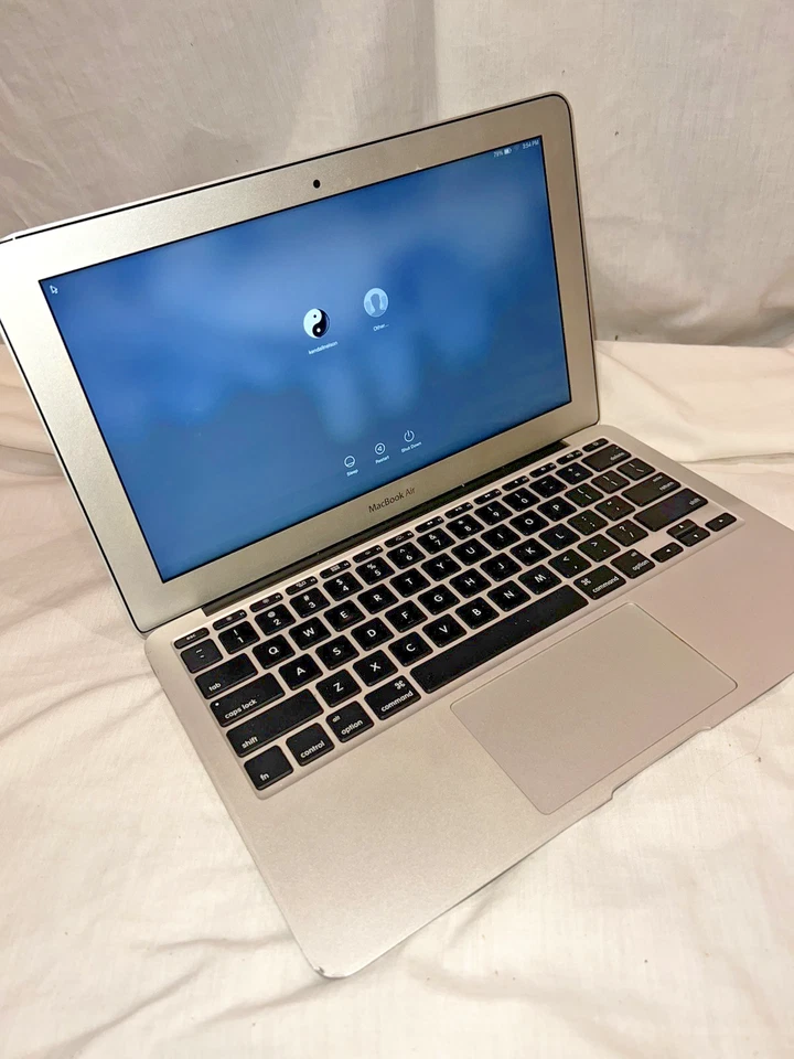 Apple MacBook Air A1370 2011 2GB RAM, 64GB SSD, Yosemite OS parts repair WORKS - Image 3 of 4