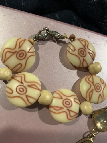 Vintage Style Beaded Bracelet with Geometric Pattern