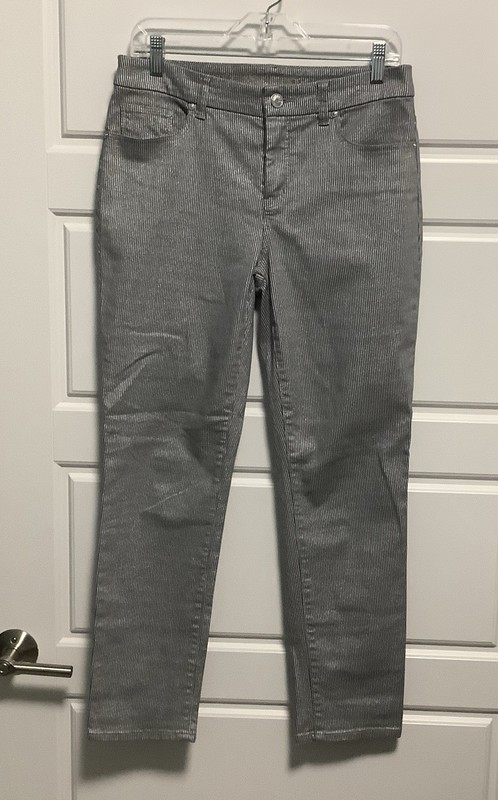 CHICO’S Gray/Silver So Slimming Girlfriend Slim Leg Ankle Jeans Women’s Sz 0R
