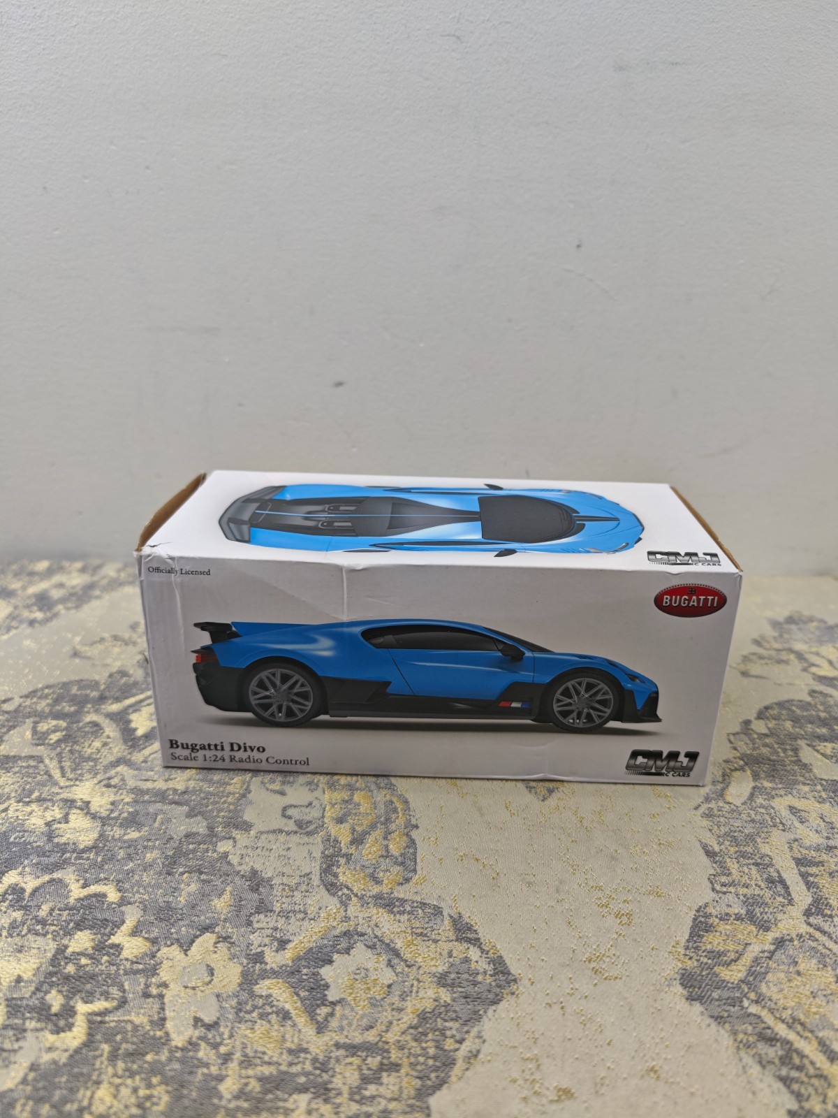 CMJ RC Cars Bugatti Divo Blue Remote control Radio Car 1:24 Officially Licensed
