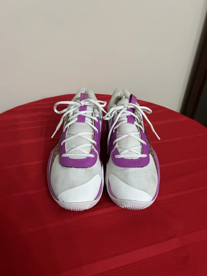 Zapato de baloncesto Under Armour Jet '23 blanco metálico/magenta vivo talla M 8,5 W 10 Foto 3 de 4