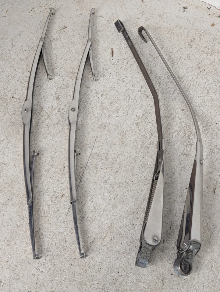 Mercedes W108 Front Windshield Wipers Set of 2 W110 W111 W112 Used OEM 1959-1968 - Image 3 of 4