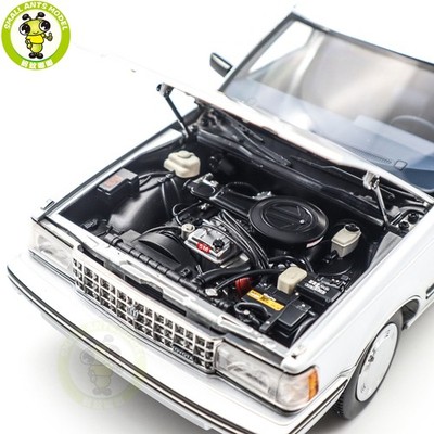 CROWN 模型 1/18 Toyota Crown Seventh Generation MS122 Silver Diecast Model