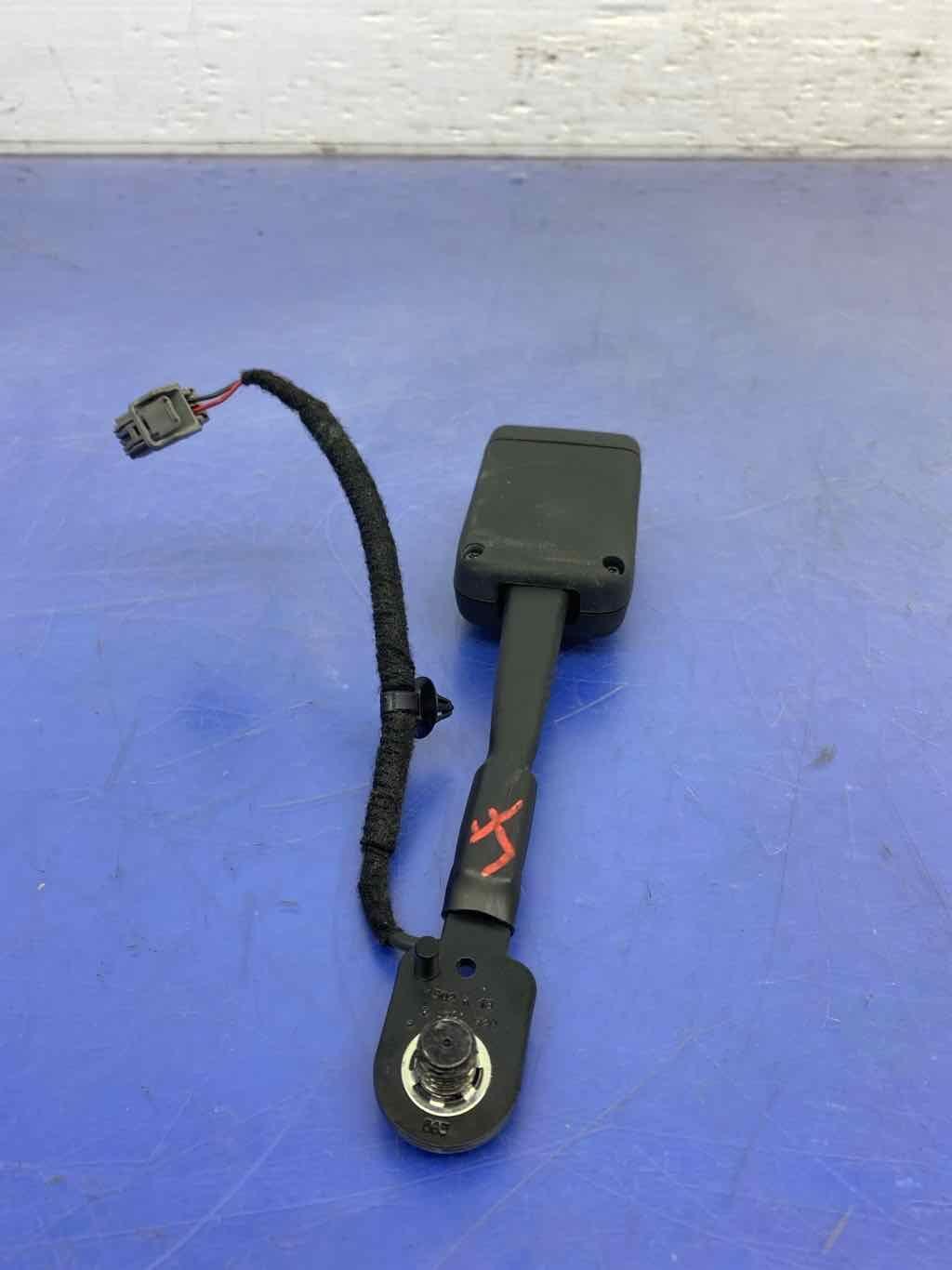 2017 - 2020 MASERATI LEVANTE M161 OEM FRONT LEFT SEAT BELT BUCKLE 6700629970