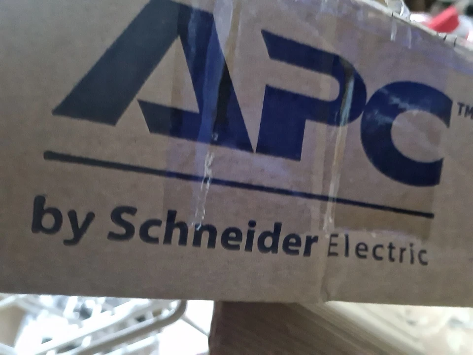 APC EPDU1132B Easy Basic Rack PDU 20x IEC-320 C13 and 4x C19 Outlets - Image 3 of 3