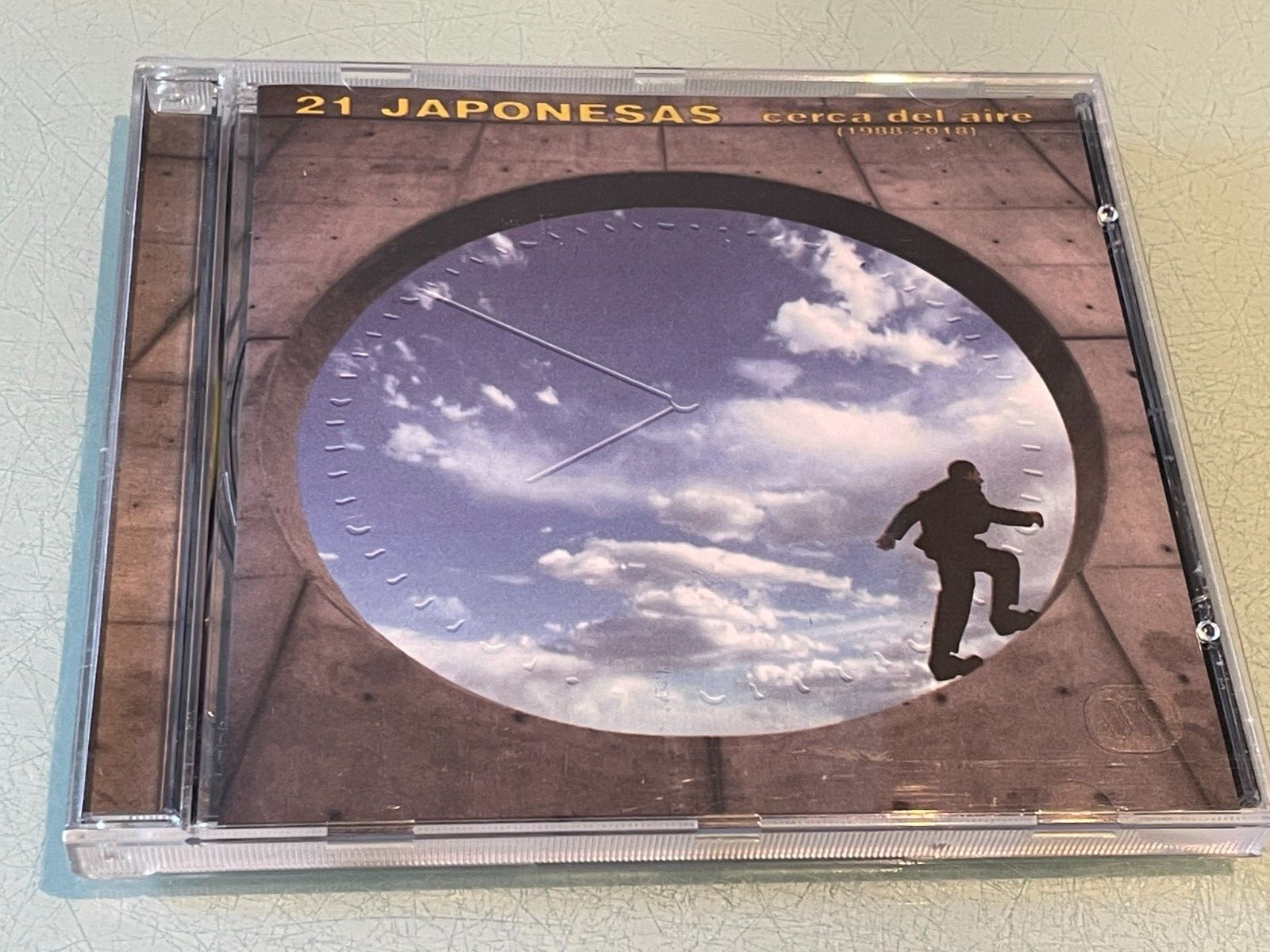 21 Japonesas - Cerca Del Aire - CD Album - 1997 Warner Music Spain - 10 Tracks