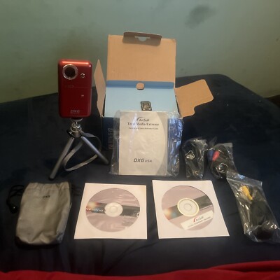DXG-567V HD High Definition Video Camera 5 MP COMPLETE With 8 Gb Memory Card