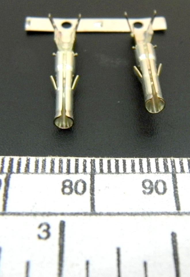 Tamiya Connector Parts Type 7.2 Volts - Latch Side - Lot Of 4 - Image 4 of 4