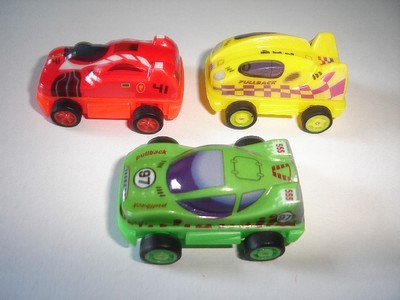 PULLBACK RACING MODELL RENNWAGEN SET 1:87 H0 - KINDER SURPRISE PLASTIK MINIATUREN