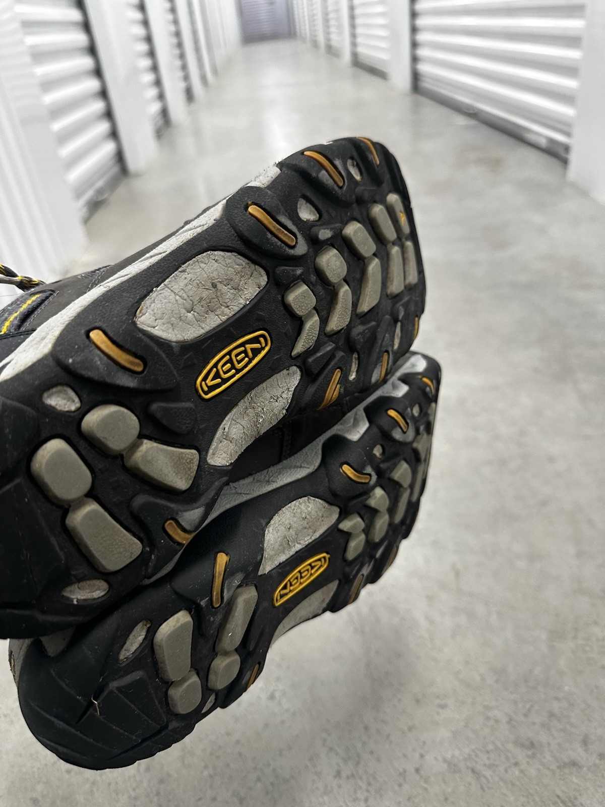 Scarpe da trekking Keen Koven basse grigie in pelle outdoor impermeabili misura 10 5