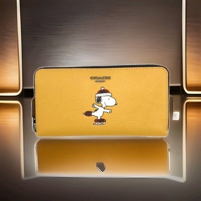COACH × Peanuts SNOOPY Skating Yellow Wallet Round Zip Rare New
