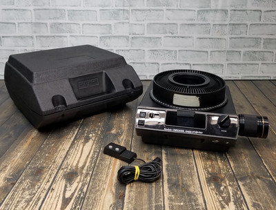 Kodak CAROUSEL 4400 Carouse Slide Projector Lens Remote 140 Tray + Hard Case