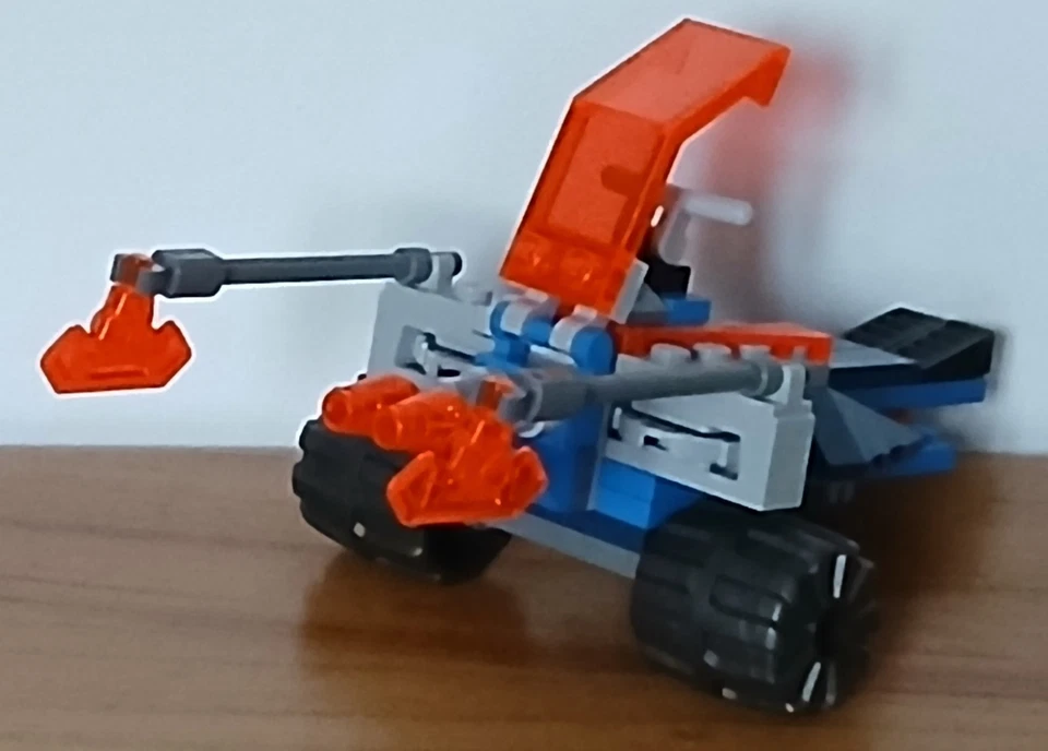 Lego NEXO KNIGHTS Ref : 70310 - Pistolet de Combat Knighton - (Complet) - Photo 2/4