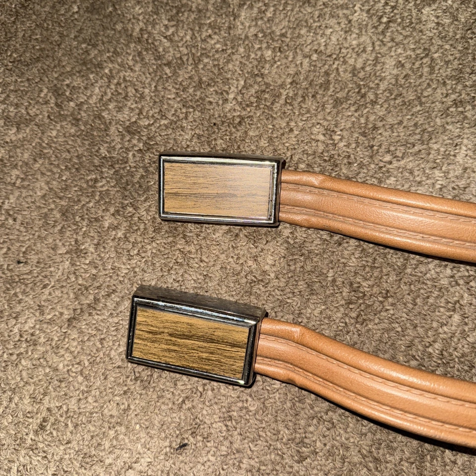 1984 1985 CADILLAC DEVILLE FLEETWOOD ALÇAS DE GARRA PUXAR ALÇAS ASSENTO TRASEIRO PAR FABRICANTE DE EQUIPAMENTO ORIGINAL - Imagem 3 de 4