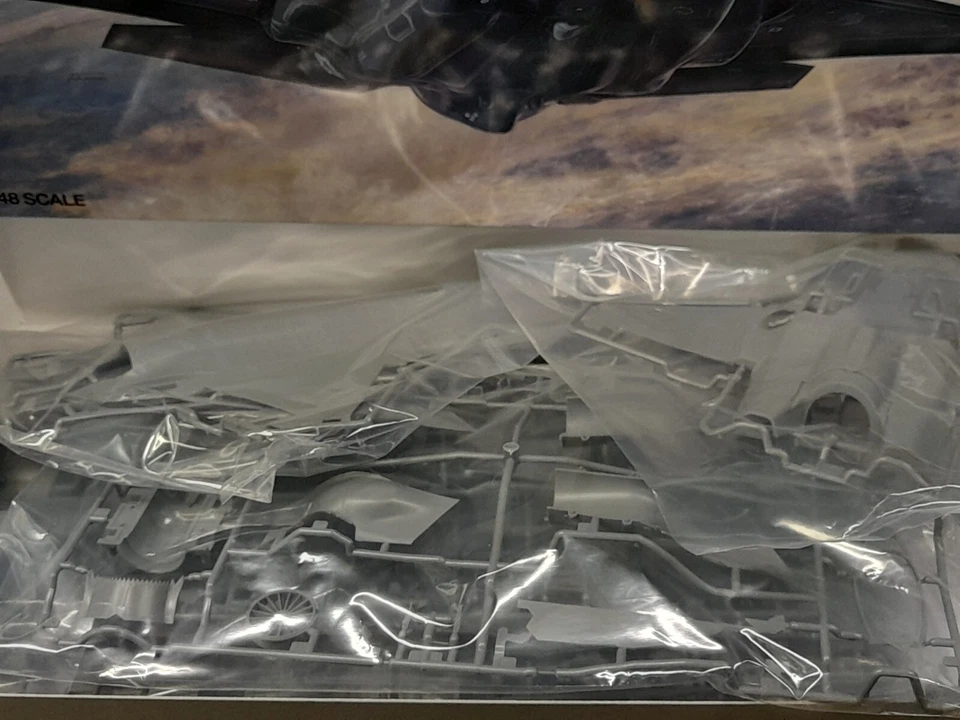 Tamiya 61124 Lockeed Martin F-35A Lightning II kit 1/48 - Immagine 2 di 2